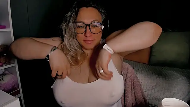 CumOnMy Tits online show from June 20, 2:25 am