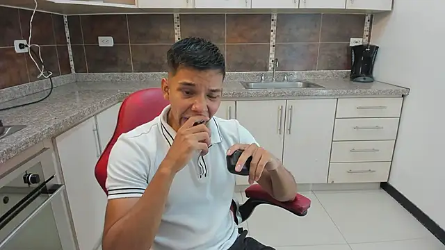 Snapshot of Edwin_Blaz chatting on September 25, 4:16 am Edwin Blaz online show from September 25, 4:16 am