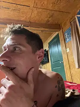 Snapshot of DillPie chatting on December 5, 3:26 am DillPie online show from December 5, 3:26 am