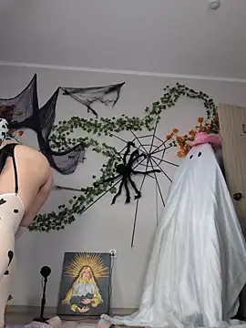 Snapshot of Silvia_Santorskii chatting on October 27, 9:35 am Silvia Santorskii online show from October 27, 9:35 am