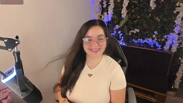 Snapshot of ainohacarter_89 chatting on May 22, 2:30 am ainohacarter 89 online show from May 22, 2:30 am
