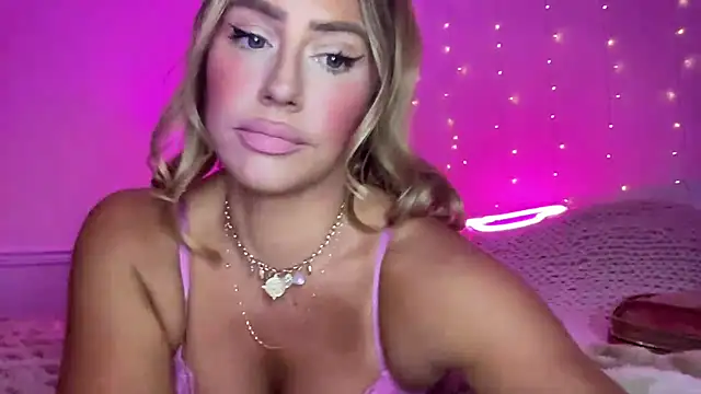 Snapshot of Fitnessbabe69 chatting on November 25, 1:44 pm Fitnessbabe69 online show from November 25, 1:44 pm