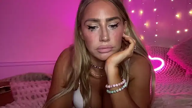 Snapshot of Fitnessbabe69 chatting on November 26, 12:17 pm Fitnessbabe69 online show from November 26, 12:17 pm