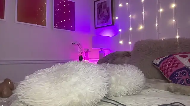 Snapshot of Fitnessbabe69 chatting on May 24, 7:02 am Fitnessbabe69 online show from May 24, 7:02 am