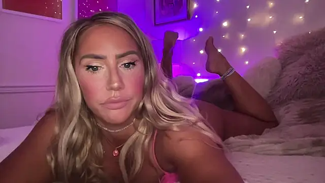 Snapshot of Fitnessbabe69 chatting on July 21, 7:32 am Fitnessbabe69 online show from July 21, 7:32 am