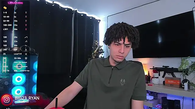 Snapshot of bigryann23 chatting on December 24, 4:30 pm bigryann23 online show from December 24, 4:30 pm