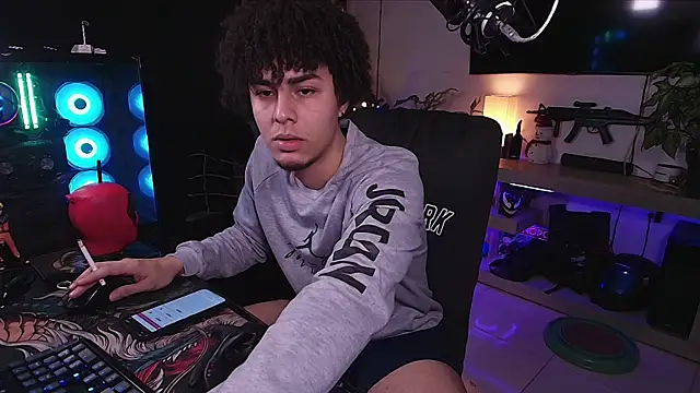 Snapshot of bigryann23 chatting on December 28, 7:11 am bigryann23 online show from December 28, 7:11 am