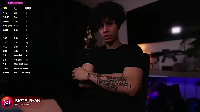 Snapshot of bigryann23 chatting on December 30, 12:22 am bigryann23 online show from December 30, 12:22 am