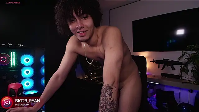 Snapshot of bigryann23 chatting on January 2, 12:55 am bigryann23 online show from January 2, 12:55 am