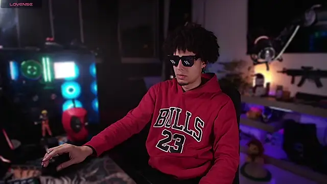 Snapshot of bigryann23 chatting on January 5, 3:43 am bigryann23 online show from January 5, 3:43 am