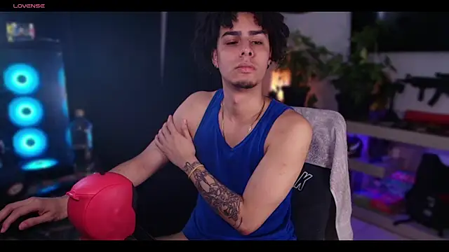 Snapshot of bigryann23 chatting on January 19, 6:53 pm bigryann23 online show from January 19, 6:53 pm