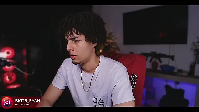 Snapshot of bigryann23 chatting on February 14, 4:04 am bigryann23 online show from February 14, 4:04 am