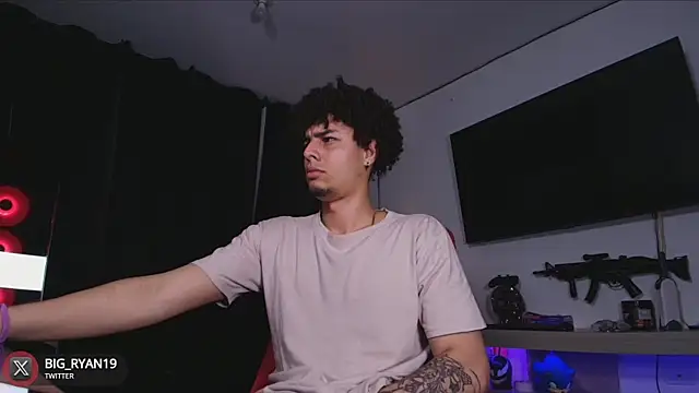 Snapshot of bigryann23 chatting on March 7, 3:29 am bigryann23 online show from March 7, 3:29 am