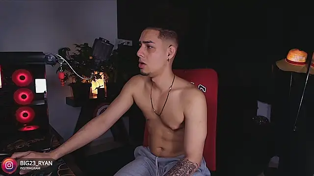 Snapshot of bigryann23 chatting on March 14, 3:37 am bigryann23 online show from March 14, 3:37 am