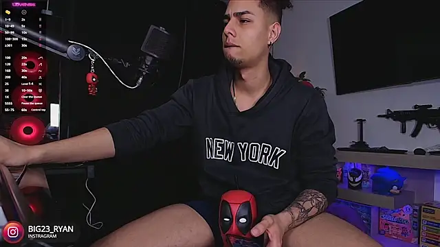 Snapshot of bigryann23 chatting on March 15, 3:40 am bigryann23 online show from March 15, 3:40 am