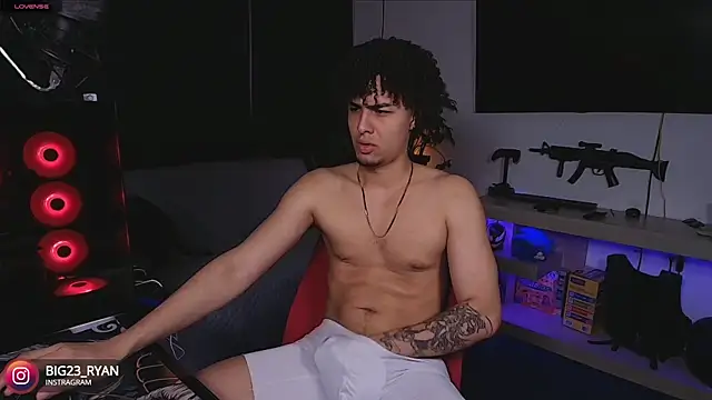 Snapshot of bigryann23 chatting on March 17, 3:14 am bigryann23 online show from March 17, 3:14 am