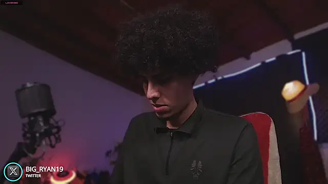 Snapshot of bigryann23 chatting on September 19, 1:18 am bigryann23 online show from September 19, 1:18 am