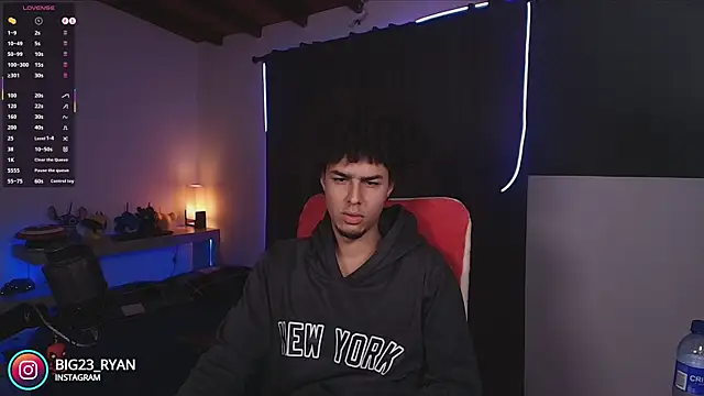 Snapshot of bigryann23 chatting on October 11, 12:21 am bigryann23 online show from October 11, 12:21 am