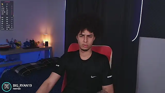 Snapshot of bigryann23 chatting on October 14, 1:17 am bigryann23 online show from October 14, 1:17 am