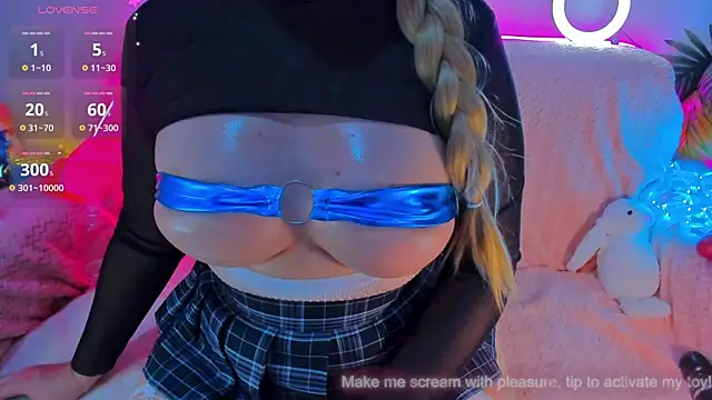 Snapshot of Blessed_Insomnia chatting on December 5, 8:33 pm Blessed Insomnia online show from December 5, 8:33 pm